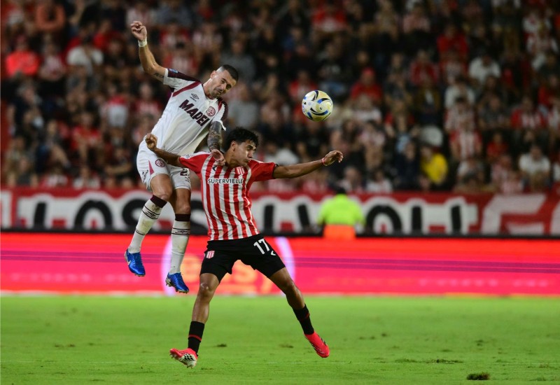 Lanus gặp khó trước Estudiantes